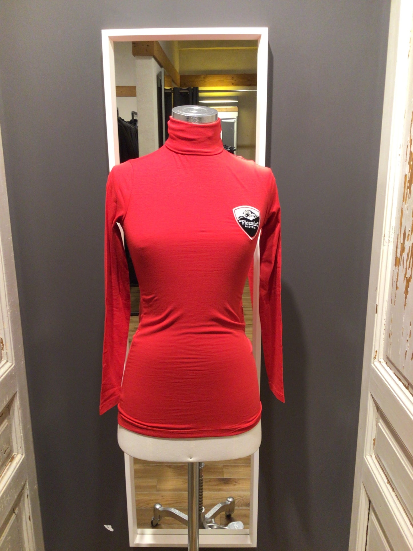 Pleamle Modal Shirt mit Wappen