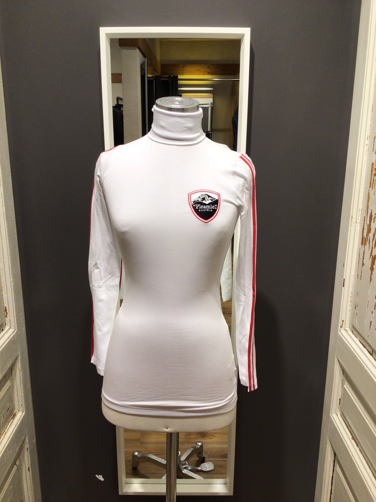 Pleamle Modal Shirt mit Wappen